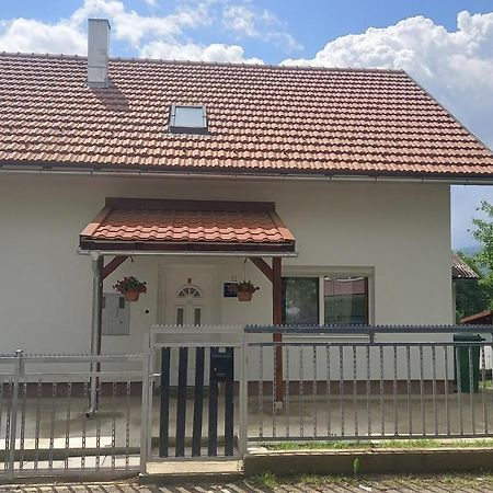 Keti Apartment Plaski Exterior photo