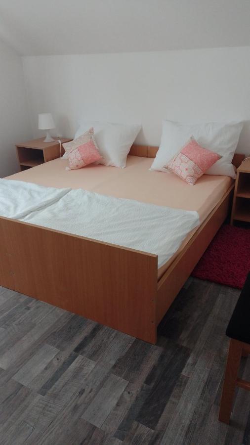 Keti Apartment Plaski Exterior photo
